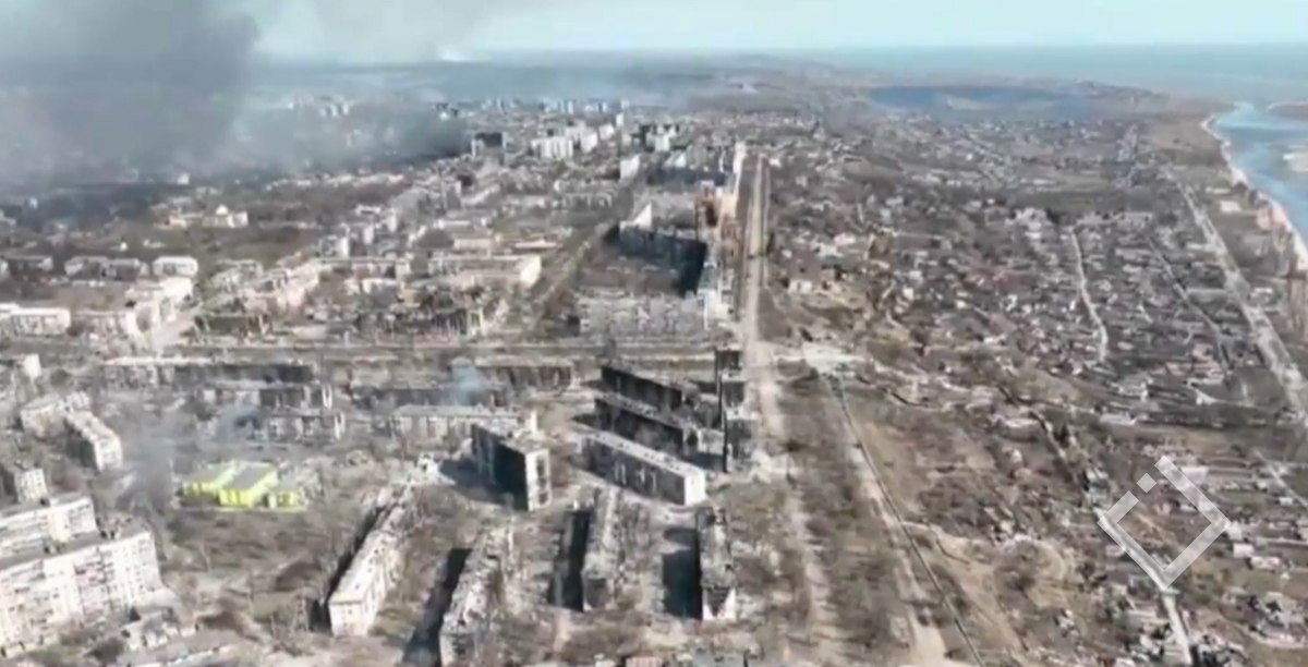 песня мариуполь в руинах. мариуполь центр война. дарья фрей пливе кача. песня мариуполь в руинах. мариуполь в руинах у моря.