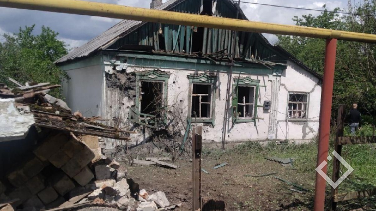 რუსმა ოკუპანტებმა დონეცკის რაიონი დაბომბეს - 6 ადამიანი დაიღუპა, 12 დაშავდა