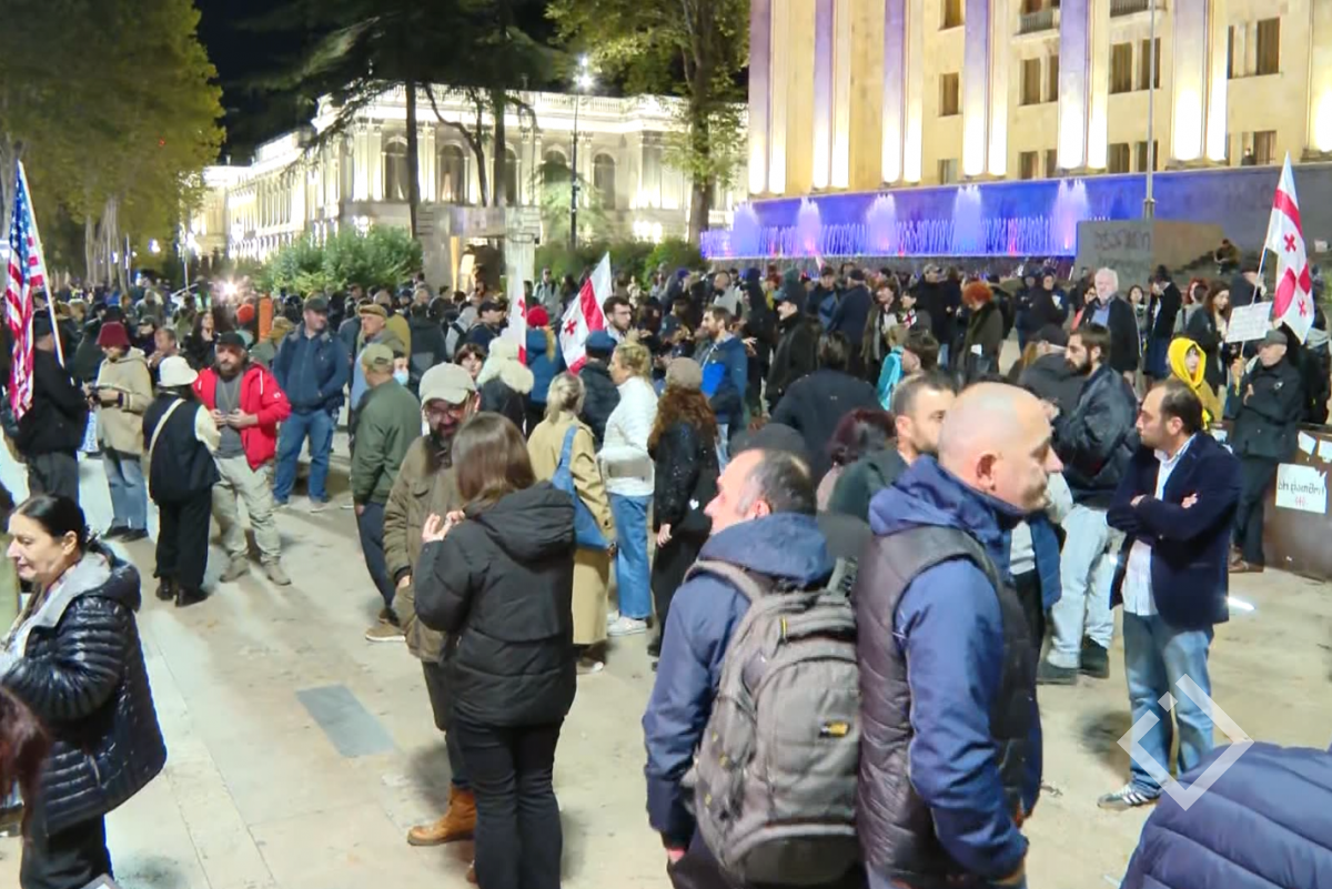 დაკავება გზის ხელოვნურად გადაკეტვის და სახის დაფარვის ბრალდებით